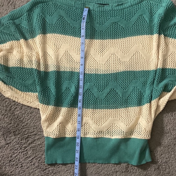 Sweater - Picture 4 of 4